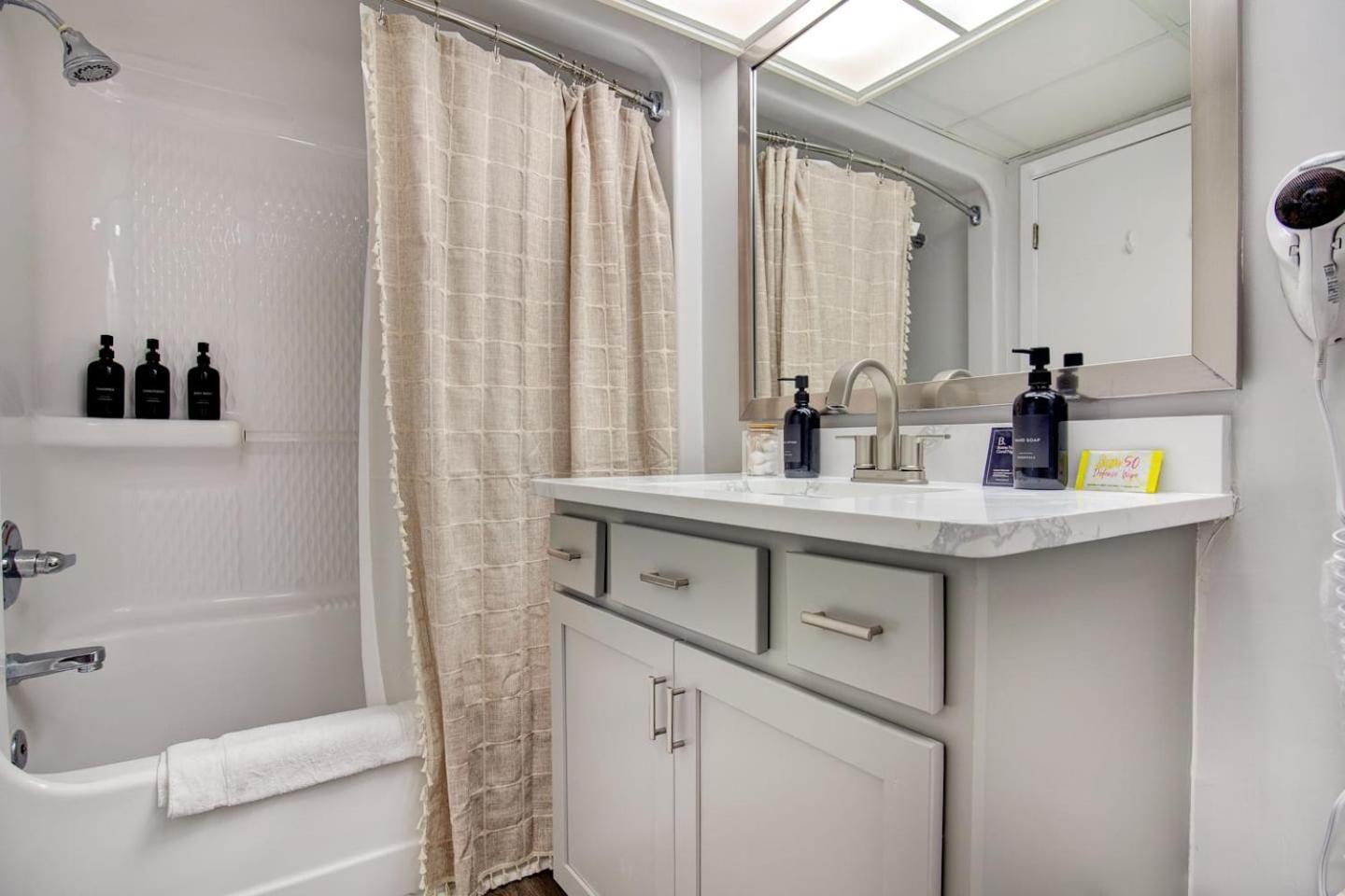 מירטל ביץ' Oceanfront Escape Renovated Suite At Camelot מראה חיצוני תמונה